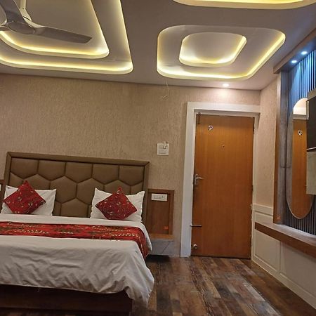 Hotel Manora Palace Срінагар Екстер'єр фото